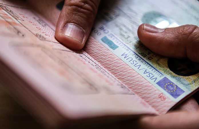 Где и как оформить «шенген» или британскую визу в преддверии сезона отпусков?