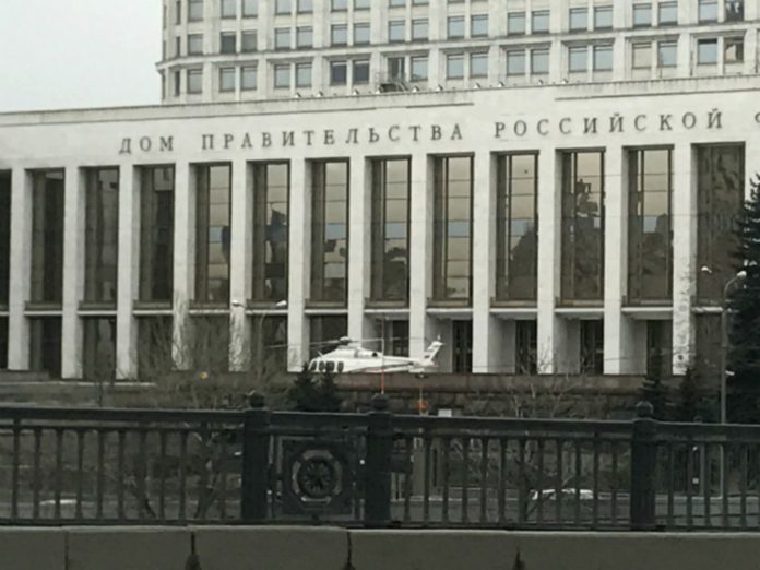 Правительство РФ отозвало поправки о повышенных налогах для работающих из-за границы