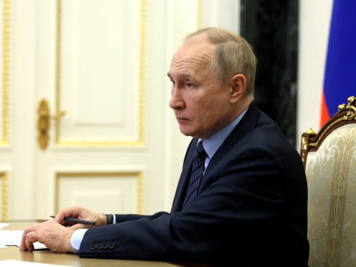 Путин заявил, что Россия не будет уходить на самоизоляцию
