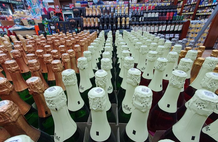 Минздрав планирует ввести дополнительные запреты на продажу алкоголя