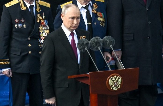 Путин снова обвинил Запад в попытках развала России. Что стоит за его речью на параде Победы?