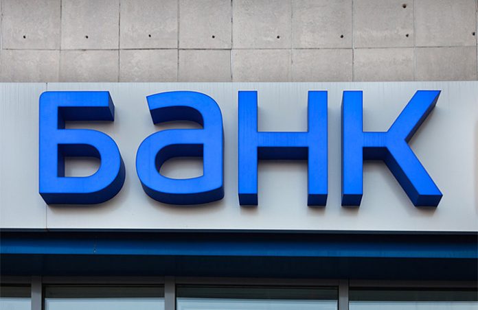 Только три российских банка с базовой лицензией смогли открыть иностранные счета
