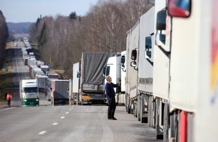 Польша вводит новые ограничения для грузового транспорта из России и Белоруссии