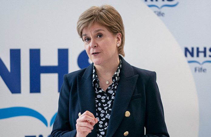 Полиция отпустила бывшего премьера Шотландии без предъявления обвинений