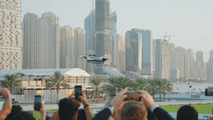Новый китайский «летающий автомобиль» Xpeng X2 пролетел над Дубаем | New-Science.ru
