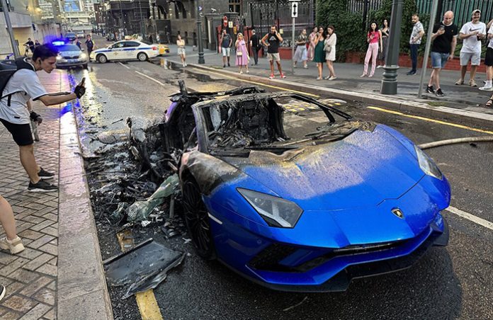 Сгоревший в центре Москвы Lamborghini Aventador S был взят напрокат