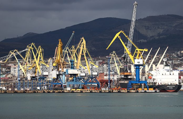 Украина предупредила о военной угрозе для шести российских портов в Черном море