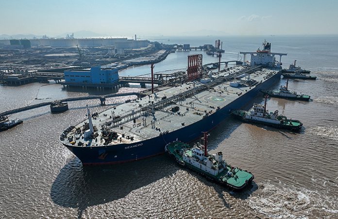 Bloomberg: Китай импортирует рекордные объемы нефти из Ирана