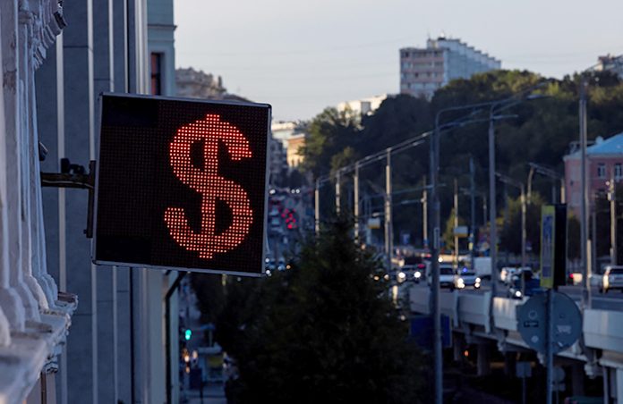 Bloomberg: российские власти передумали ужесточать валютный контроль