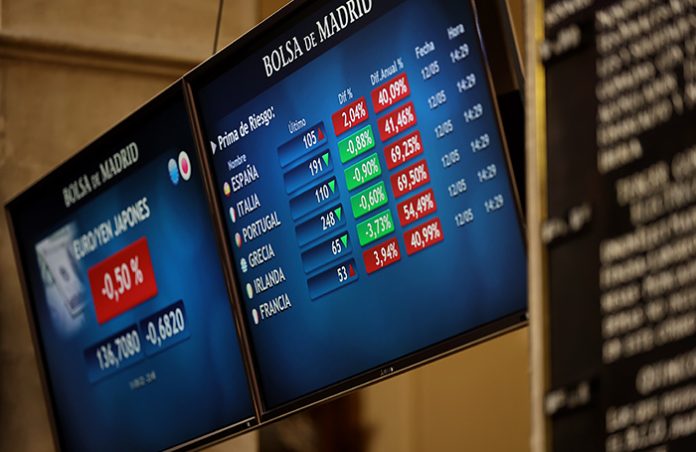 Разнонаправленные тренды в курсах валют и снижение на Московской бирже. Обзор финансового рынка от 23 августа