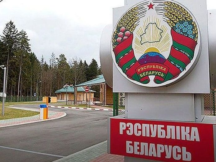 Двое неизвестных в военной форме с оружием проникли в Белоруссию из Латвии