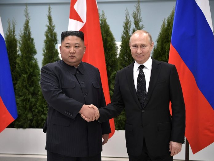 Ким Чен Ын на официальном обеде поднял тост за здоровье Путина и за «победы великой России» (видео)