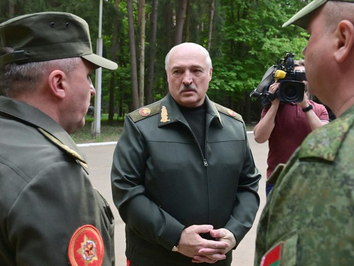 Европарламент потребовал выдать ордер на арест Лукашенко