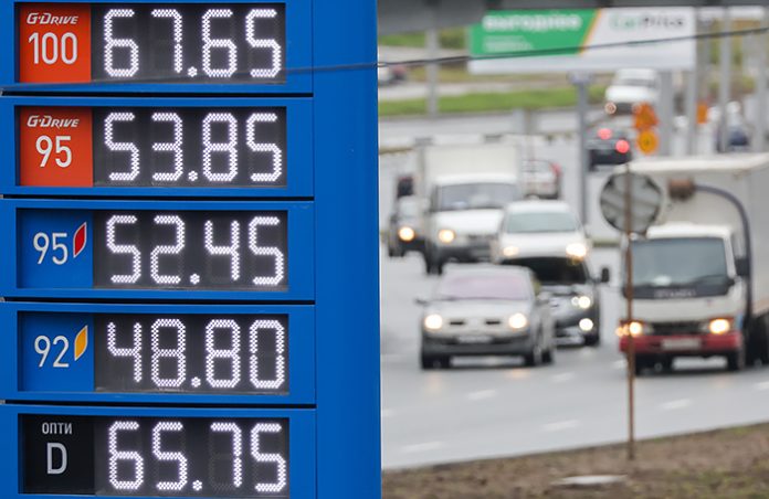 В РФ рухнули биржевые цены на топливо