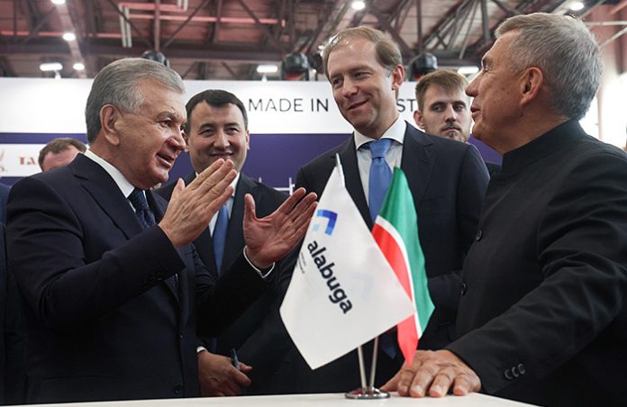Официальный визит президента Узбекистана в Россию начался с посещения форума межрегионального сотрудничества в Казани