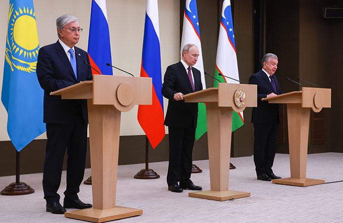 Президенты России, Узбекистана и Казахстана дали старт поставкам российского газа в Узбекистан
