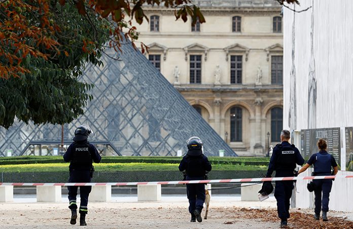 Лувр приостановил работу 14 октября «по соображениям безопасности»