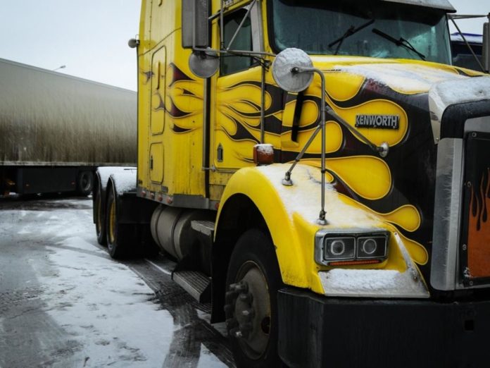Литва снизила пропуск грузовиков из Калининграда почти в три раза