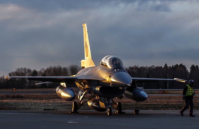 Россия пообещала рассматривать взлет истребителей F-16 из Польши, Румынии и Словакии как их участие в конфликте на Украине