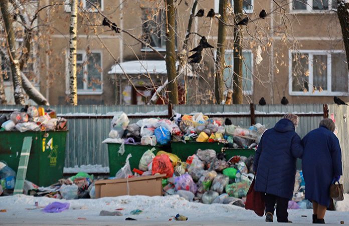 Жители Москвы и области пожаловались на проблемы с вывозом мусора
