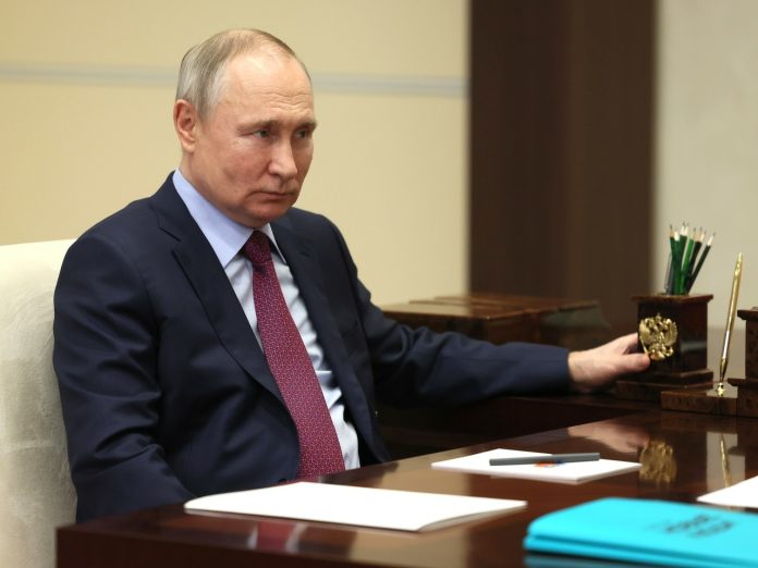 Путин разрешил Росгвардии включать в состав добровольческие формирования