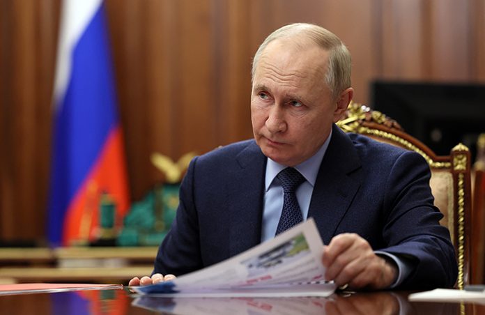 Путин запретил арест активов на счетах типа «И» и «С»