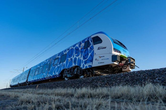 Поезд Flirt H2, работающий на водороде, продержался на полном баке почти два дня, побив мировой рекорд автономности | New-Science.ru