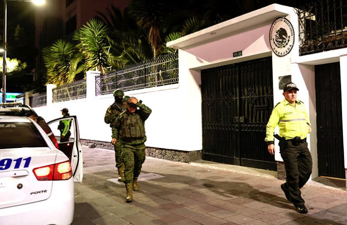 Мексика и Эквадор разрывают дипотношения после штурма мексиканского посольства в Кито