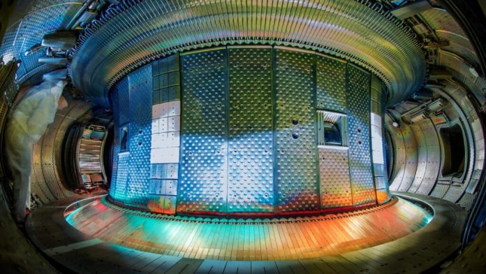 Французский термоядерный реактор WEST установил мировой рекорд по продолжительности воспламенения: 6 минут | New-Science.ru