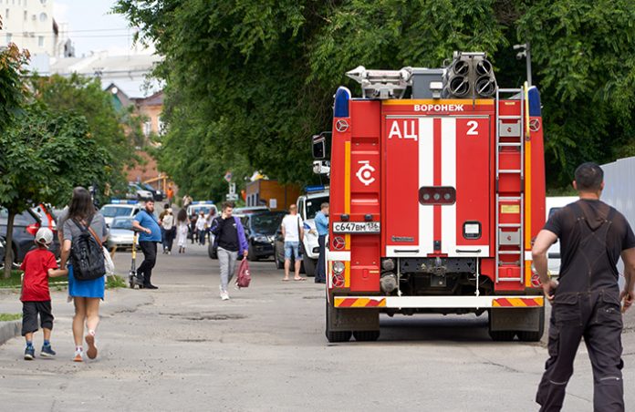 Под Воронежем эвакуировали людей из‑за детонации на складе после атаки дронов