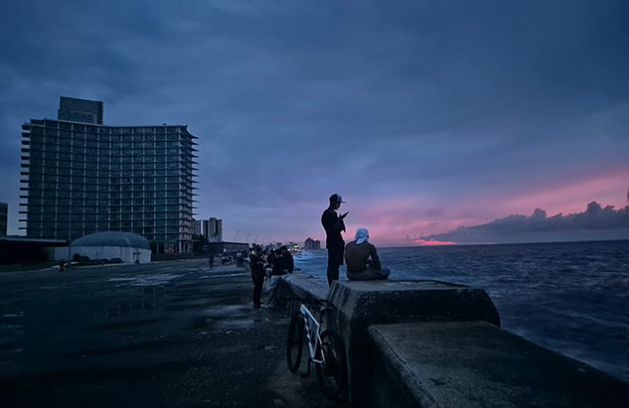 Энергосистема Кубы дала сбой и погрузила остров во тьму