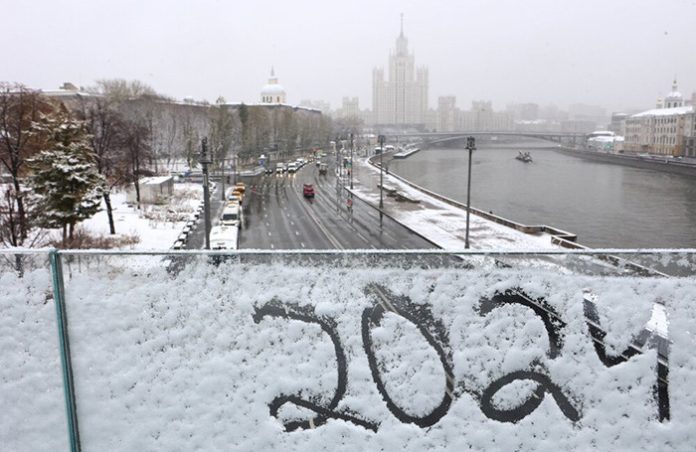 Циклон «Нелли» принес в Москву снег