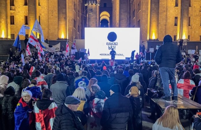 Грузинская оппозиция заблокировала уличное движение в центре Тбилиси