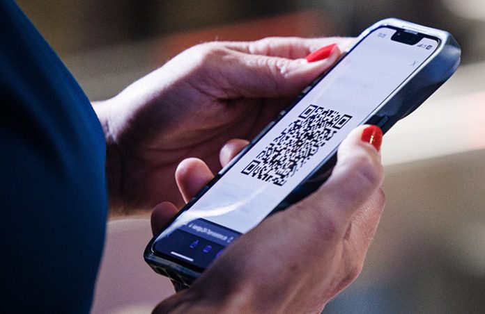 ВТБ объявил о возможности оплаты покупок QR-кодом за границей